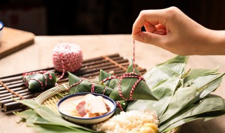 粽子叶怎么煮不变黄（粽子叶怎么煮不变黄呢）