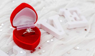 定婚礼物送什么比较好 定婚礼物送什么比较好男生