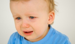 孩子哭闹应该怎么哄 孩子哭闹应该怎么哄她