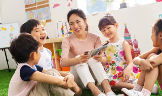幼儿园送礼给老师怎么送（幼儿园送老师礼物怎么送）