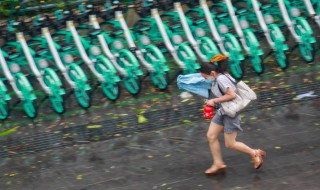 狂风暴雨幽默的说说（狂风暴雨幽默的说说搞笑）