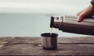 如何清洗新保温杯（如何清洗保温杯里的茶垢妙招）