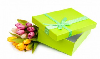 送女性朋友花送什么花（普通女性朋友过生日送什么礼物好）