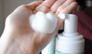 卸妆乳的正确使用方法（珀莱雅卸妆乳的正确使用方法）