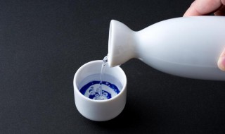 白酒真假鉴别方法 白酒真假鉴别方法稂食酒与勾对酒标准型号