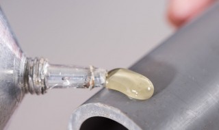 怎样自制胶水（怎样自制胶水粘鞋底）