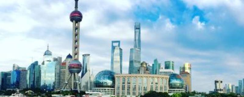东方明珠几点亮灯（冬天东方明珠几点亮灯）