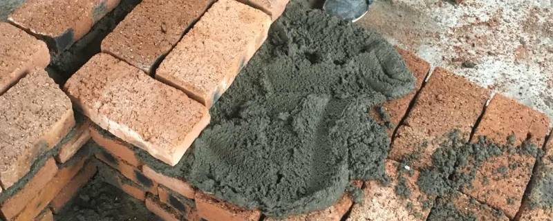 冬天砌墙水泥怎么防冻（冬天水泥抹墙怕冻吗）
