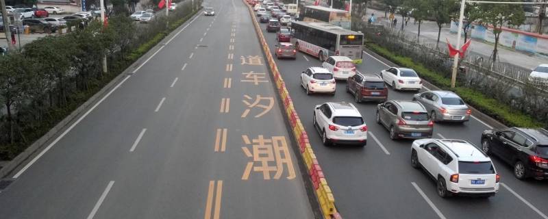 双黄线虚线是什么意思（两个双黄线虚线是什么意思）