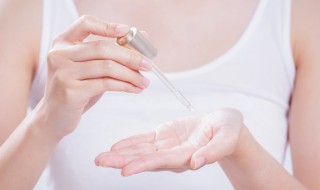 水和精华可以放冰箱吗 水和精华可以放冰箱吗冬天